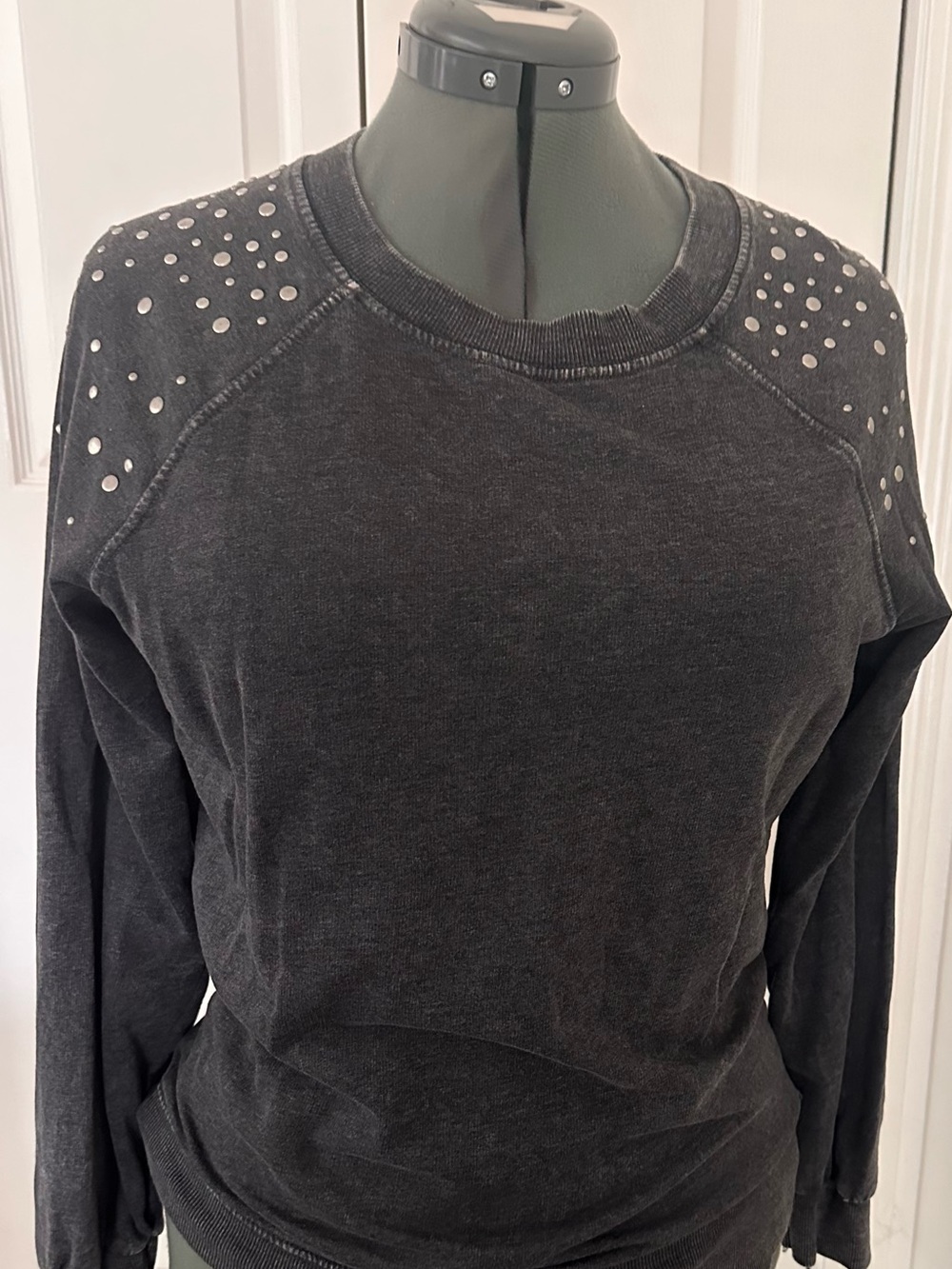 Studded Shoulder Long-Sleeve Sweatshirt - Black